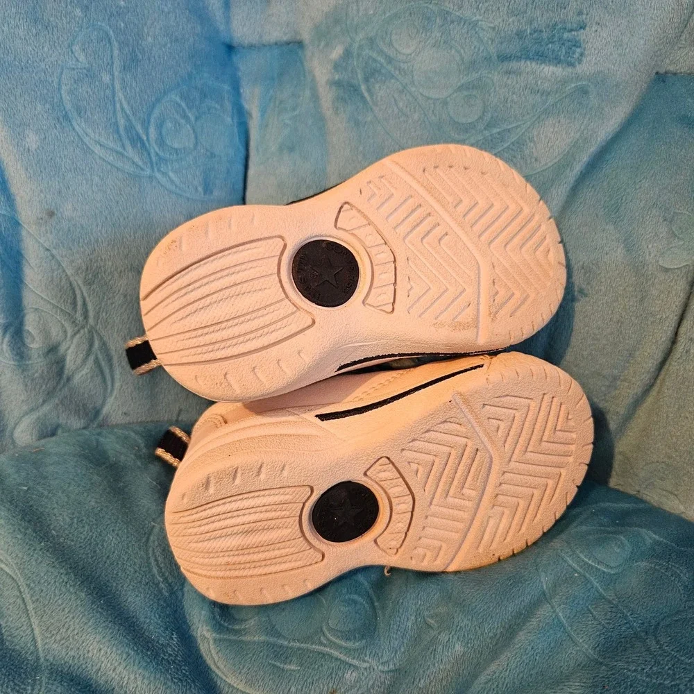 Converse All Star White Leather Low Top Toddler Shoes Sneakers Size‎ 4